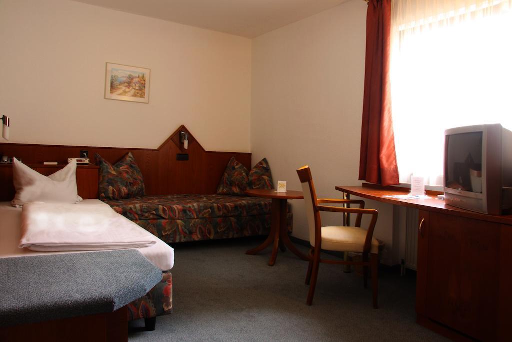 Hotel Zur Pfalz Kandel Chambre photo